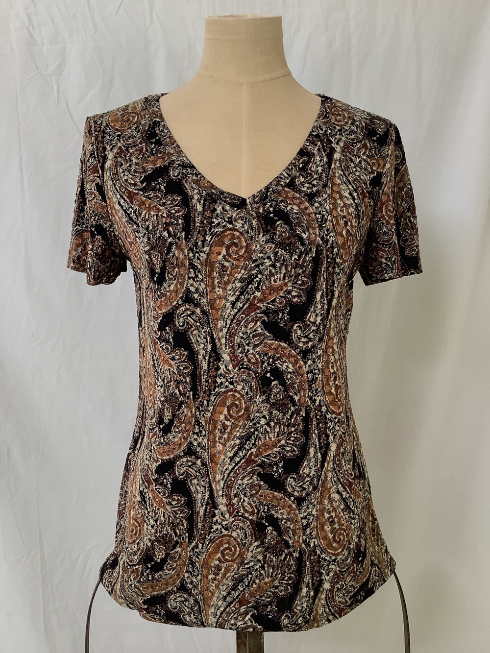 White Stag Pullover Shirt Top-Black Gold Tan Copper Paisley-Stretch-V-Neck-M